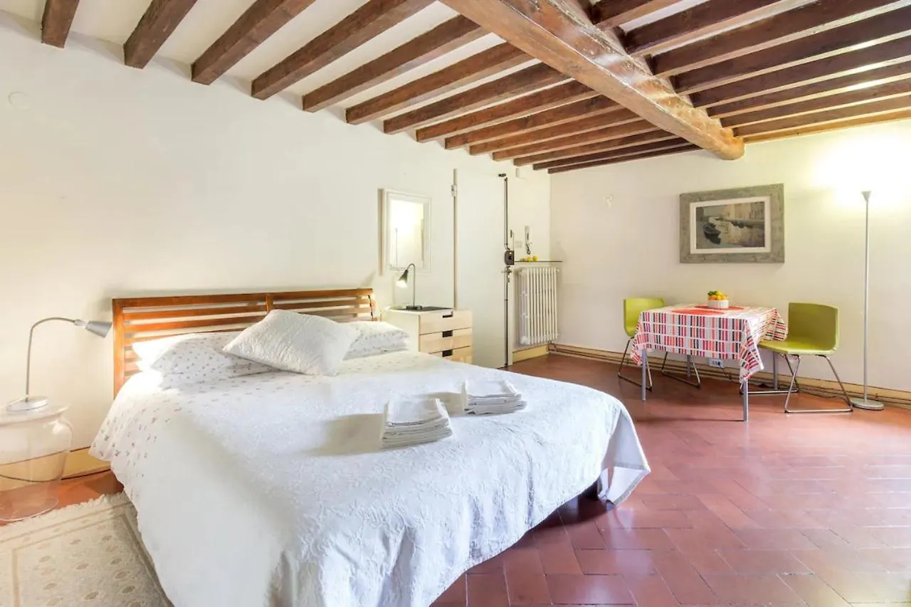Studio Apt No2 Ancient Palazzo Florence 0*,