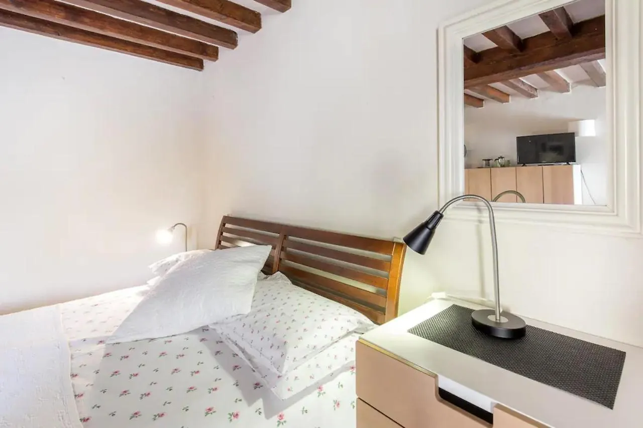 Studio Apt No2 Ancient Palazzo Florence