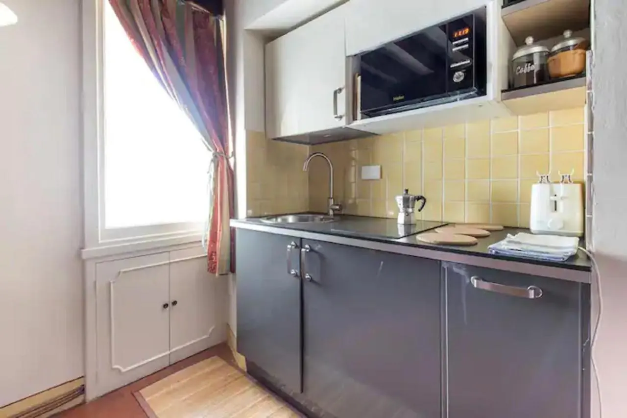 Apartment Studio Apt No2 Ancient Palazzo Florence